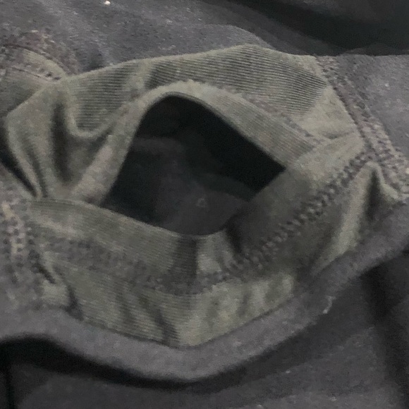 Lululemon Size 6 women’s Capri Pants - Picture 4 of 4